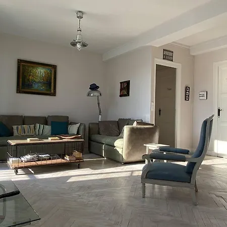 Lumineux Et Spacieux Au Centre De - Fr-1-738-44