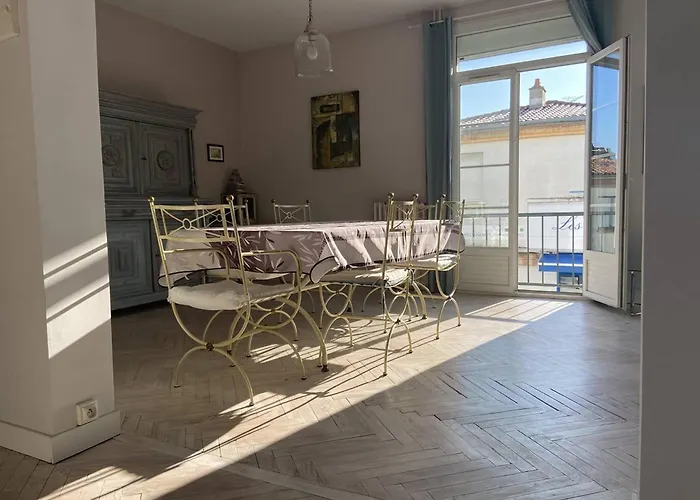 Lumineux Et Spacieux Au Centre De - Fr-1-738-44 Apartment Royan