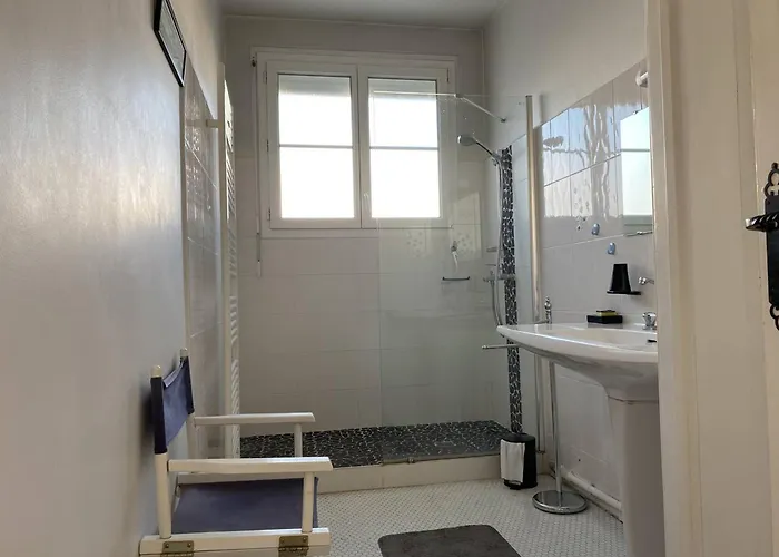 Apartment Lumineux Et Spacieux Au Centre De - Fr-1-738-44 Royan