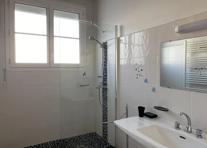 Lumineux Et Spacieux Au Centre De - Fr-1-738-44 *