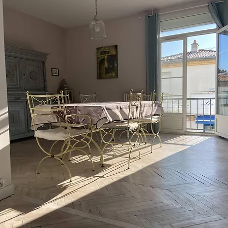 Lumineux Et Spacieux Au Centre De - Fr-1-738-44 Apartment Royan