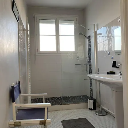 Apartment Lumineux Et Spacieux Au Centre De - Fr-1-738-44 Royan