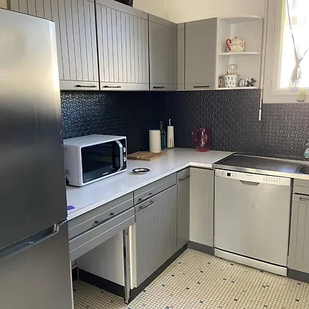 Lumineux Et Spacieux Au Centre De - Fr-1-738-44 Apartment