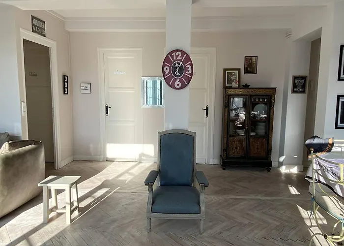 Lumineux Et Spacieux Au Centre De - Fr-1-738-44 רויאן