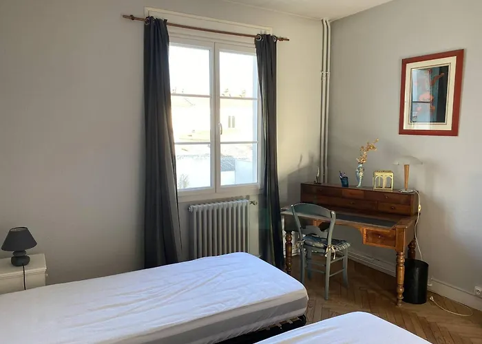 Lumineux Et Spacieux Au Centre De - Fr-1-738-44 רויאן