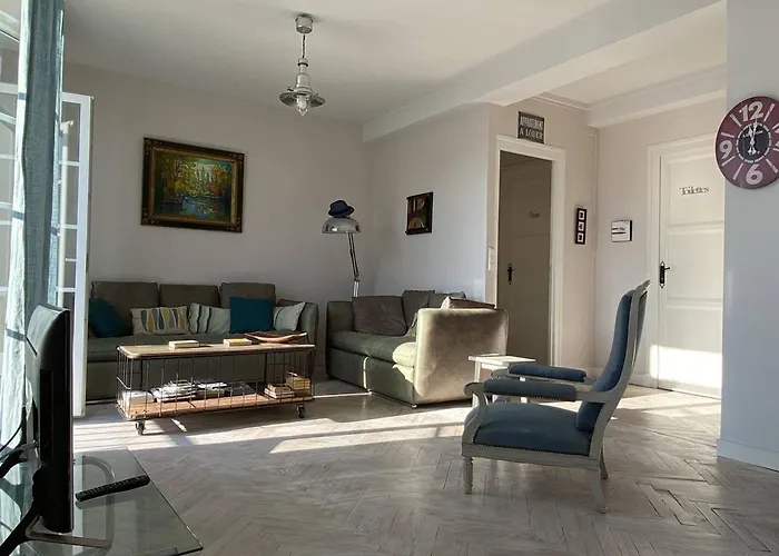 Lumineux Et Spacieux Au Centre De - Fr-1-738-44