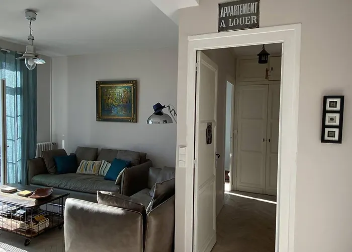 Lumineux Et Spacieux Au Centre De - Fr-1-738-44 *